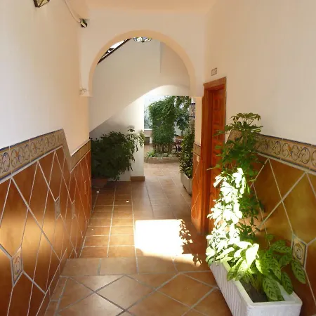 Bed For 4. Typical Quiet And Authentic Area Privatunterkunft *